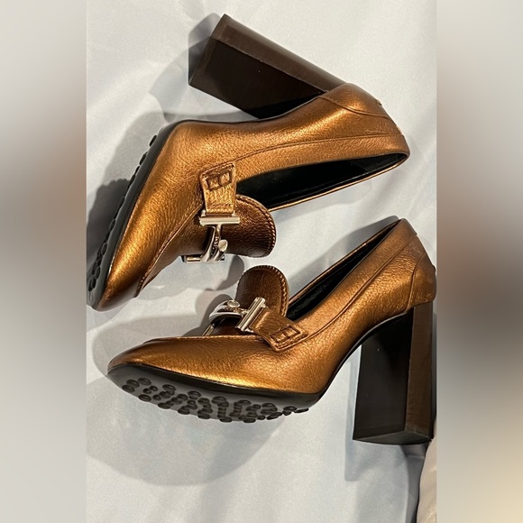 Tod's👠🔥
Tod's Metallic Bronze Leather Gomma Maxi Double T Court Loafer Pumps - Picture 12 of 17